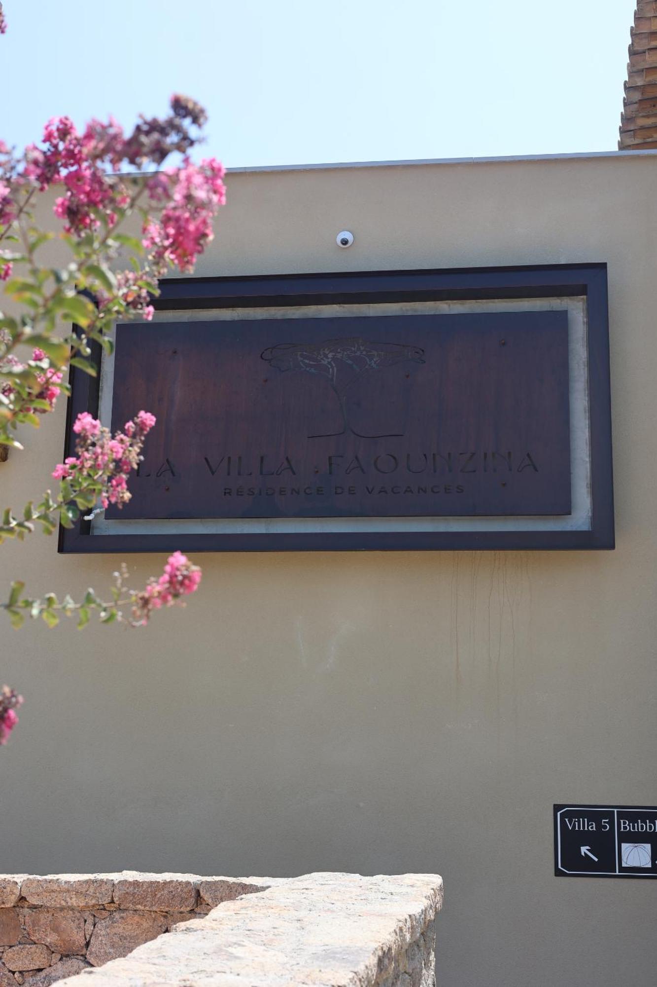 Villa La *